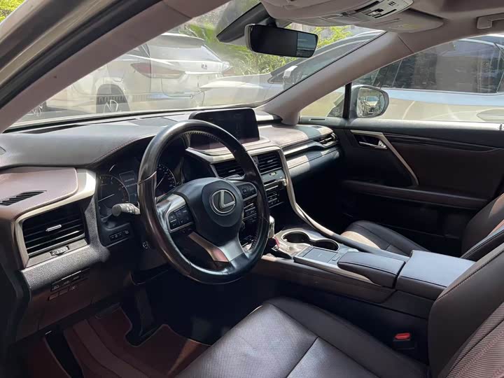 Фото 8 - Lexus RX