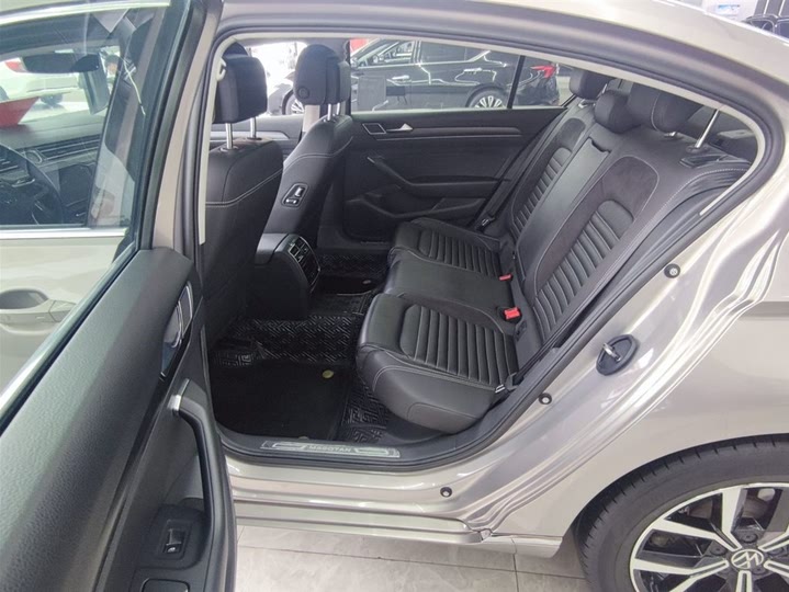 Фото 19 - Volkswagen Magotan