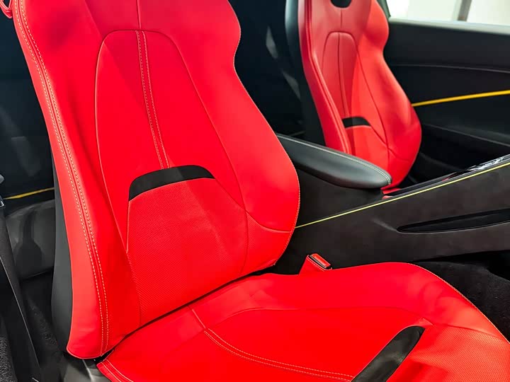 Фото 11 - Ferrari Roma