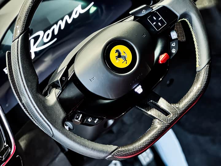 Фото 14 - Ferrari Roma