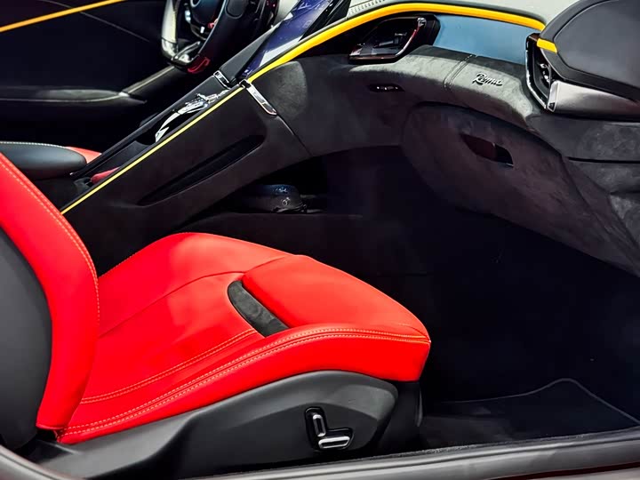 Фото 15 - Ferrari Roma