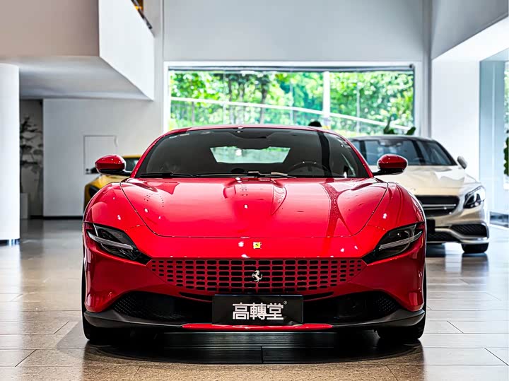 Фото 2 - Ferrari Roma