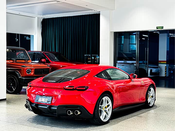 Фото 6 - Ferrari Roma