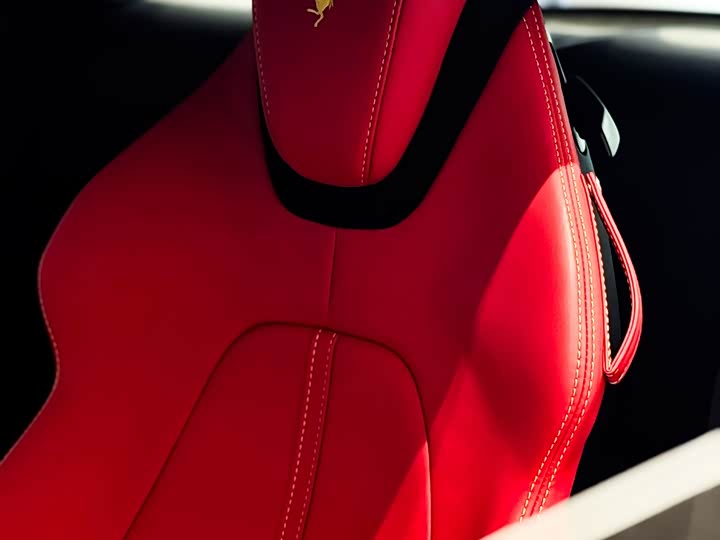 Фото 8 - Ferrari Roma