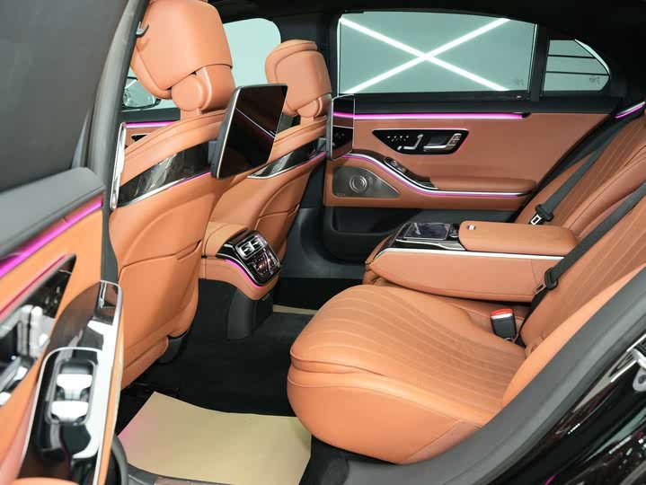 Фото 16 - Mercedes-Benz S-Class