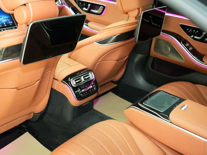 Фото 19 - Mercedes-Benz S-Class