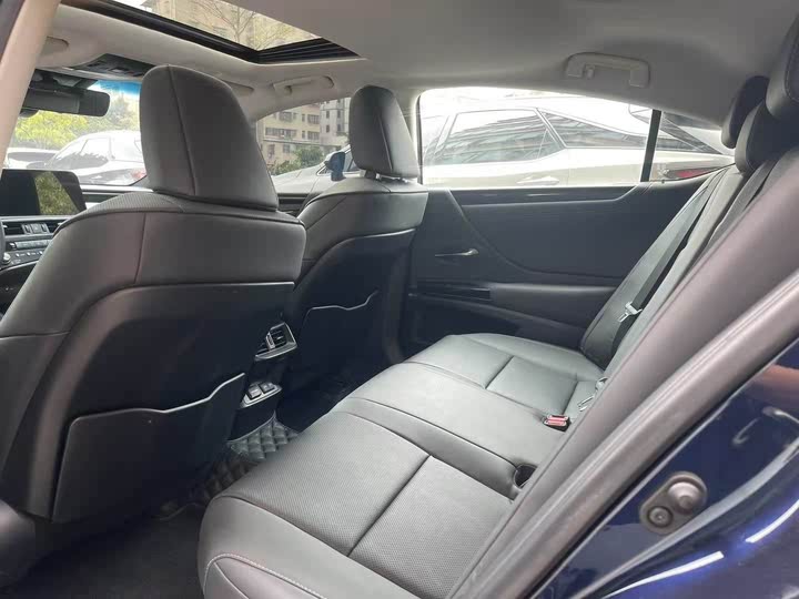 Фото 5 - Lexus ES