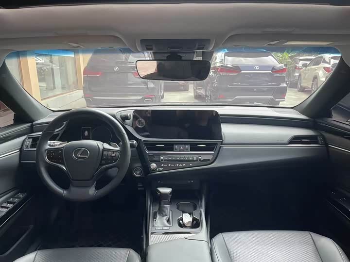 Фото 6 - Lexus ES