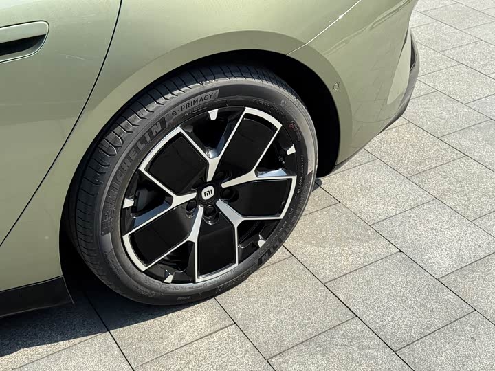 Фото 10 - Xiaomi SU7