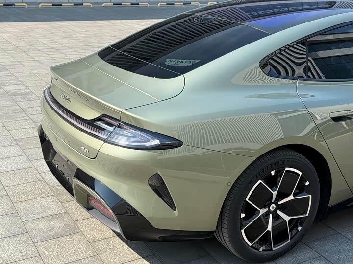 Фото 16 - Xiaomi SU7