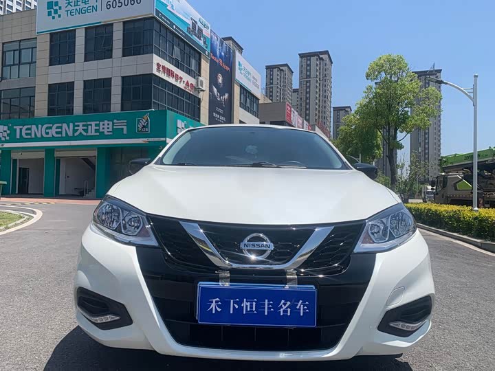 Фото 2 - Nissan Tiida