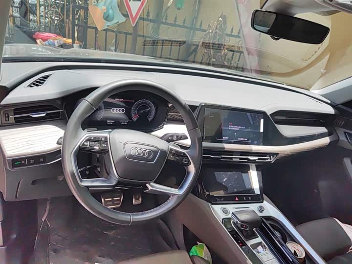 Фото 10 - Audi Q6