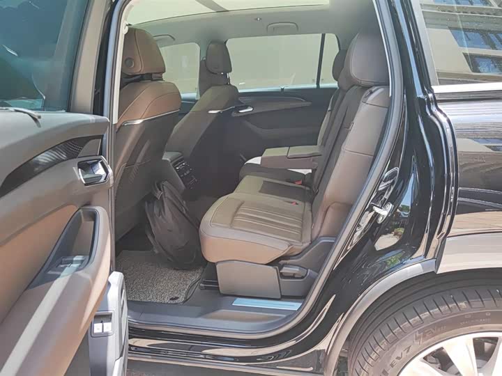 Фото 8 - Audi Q6