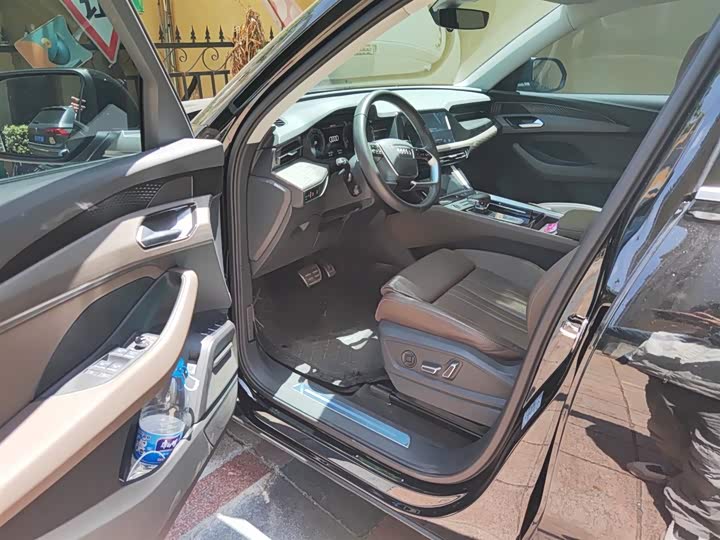 Фото 9 - Audi Q6