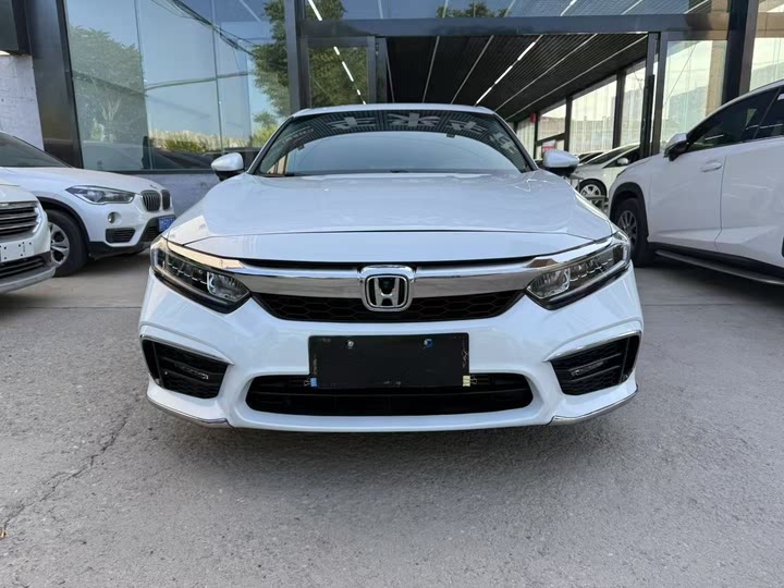 Фото 2 - Honda Inspire