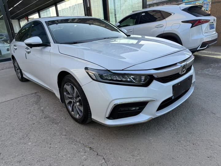 Фото 3 - Honda Inspire