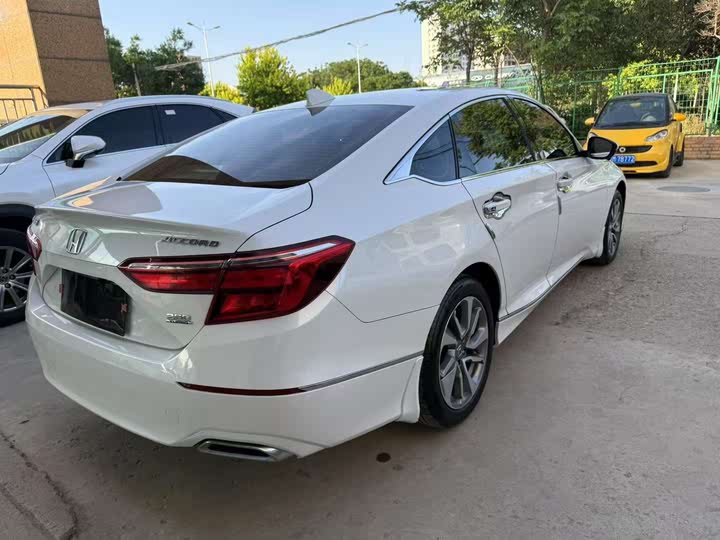 Фото 4 - Honda Inspire