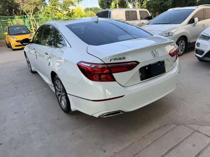 Фото 5 - Honda Inspire