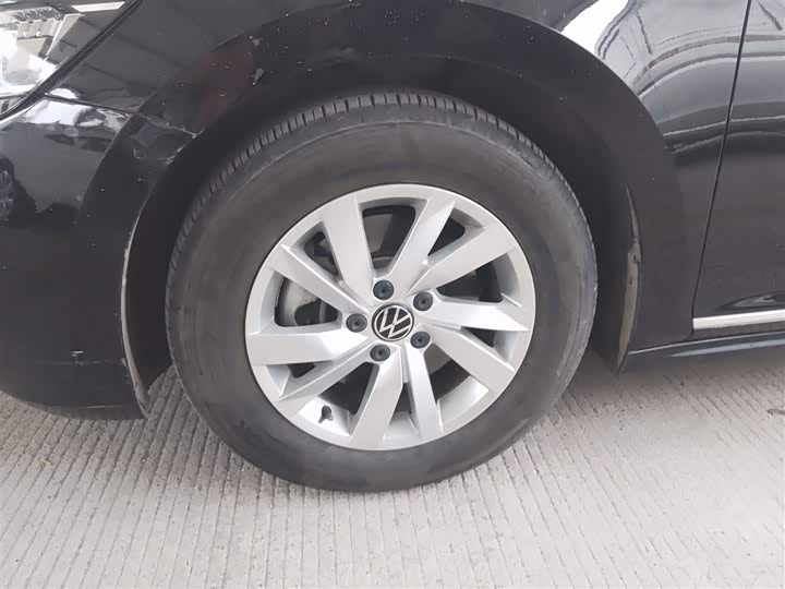 Фото 23 - Volkswagen Passat