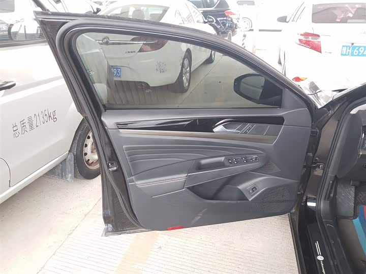 Фото 28 - Volkswagen Passat