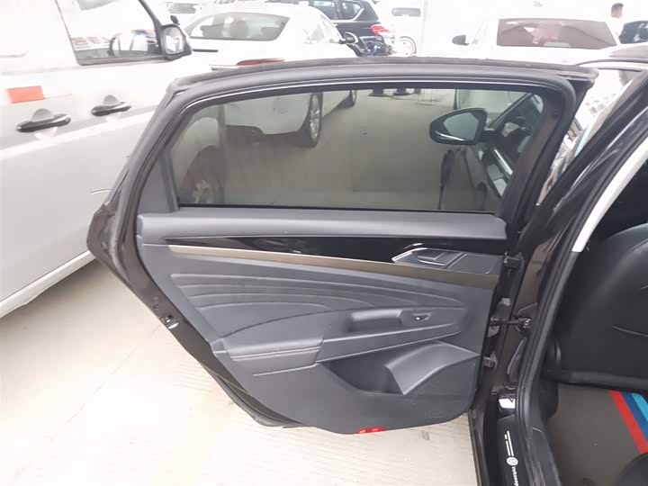 Фото 29 - Volkswagen Passat