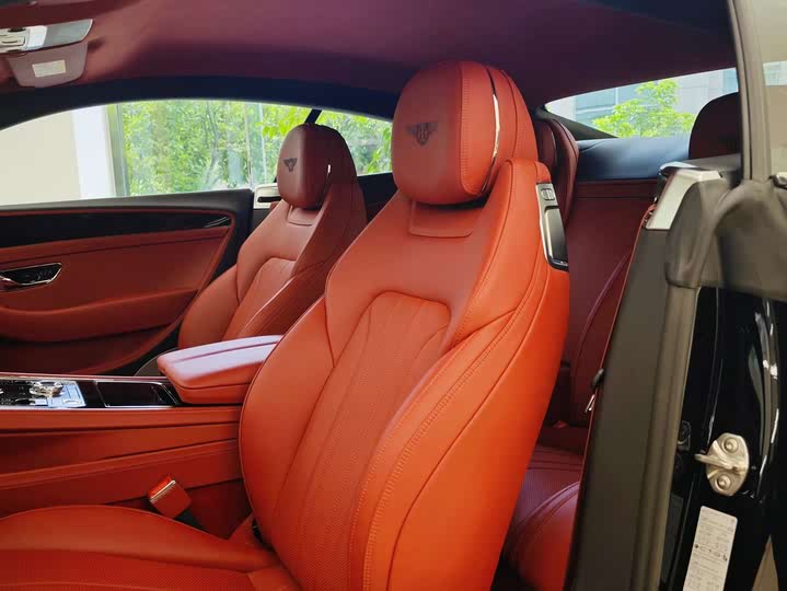 Фото 4 - Bentley Continental GT