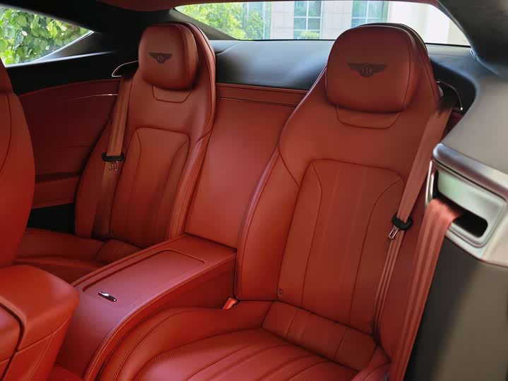 Фото 5 - Bentley Continental GT