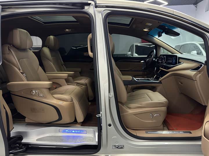 Фото 10 - Buick GL8 ES