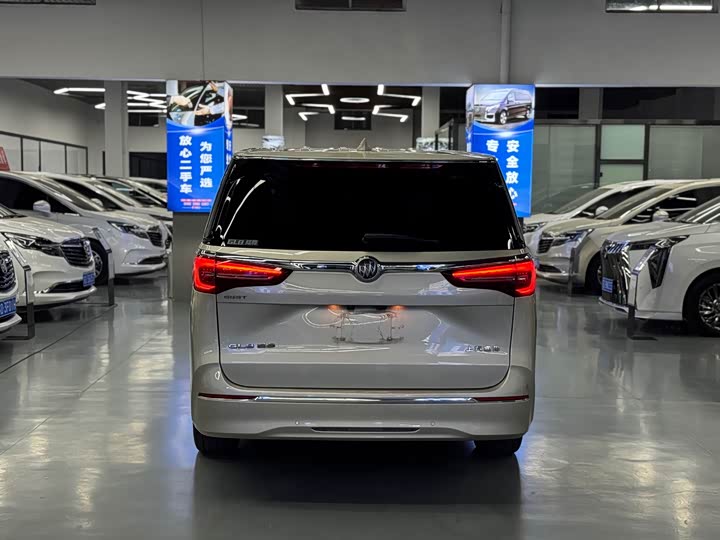 Фото 18 - Buick GL8 ES