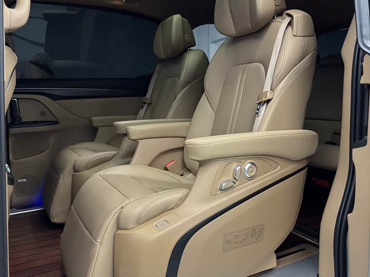 Фото 5 - Buick GL8 ES