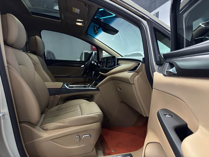 Фото 7 - Buick GL8 ES