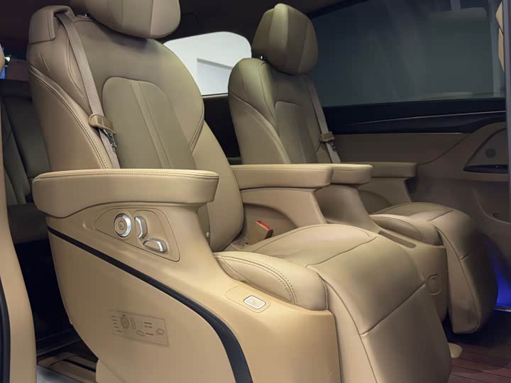 Фото 9 - Buick GL8 ES