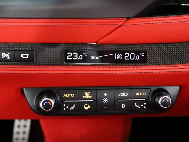 Фото 11 - Ferrari F8