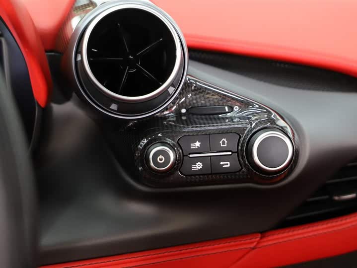 Фото 12 - Ferrari F8