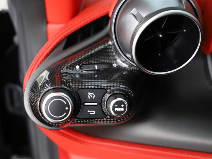 Фото 13 - Ferrari F8