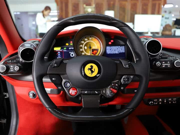 Фото 14 - Ferrari F8