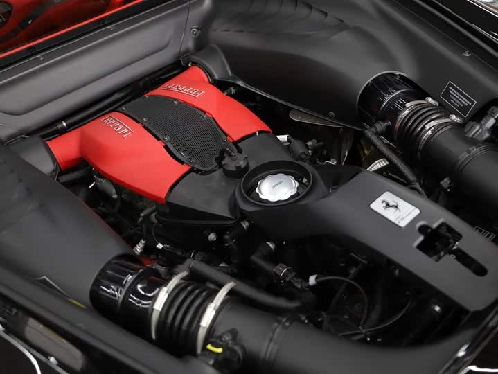 Фото 21 - Ferrari F8