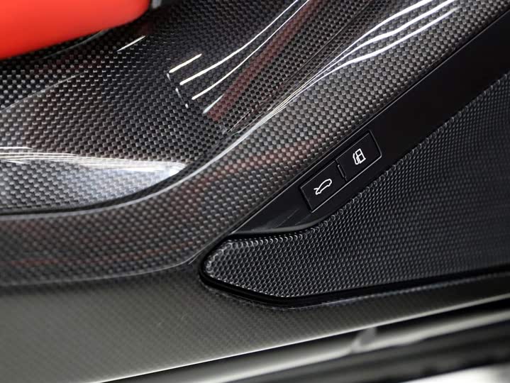 Фото 22 - Ferrari F8