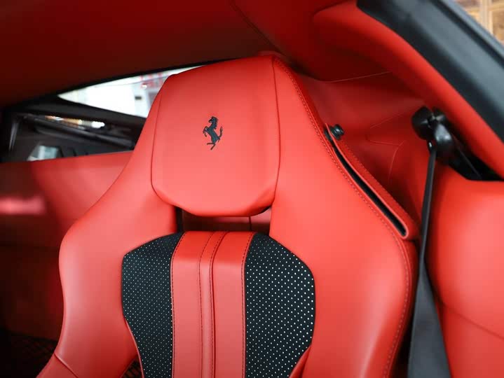 Фото 24 - Ferrari F8