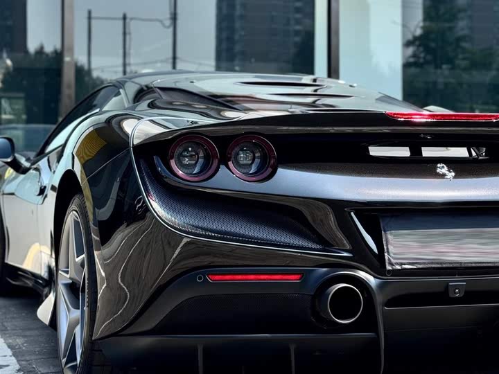 Фото 26 - Ferrari F8