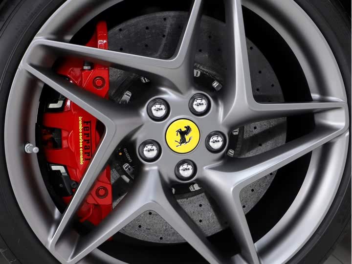 Фото 27 - Ferrari F8