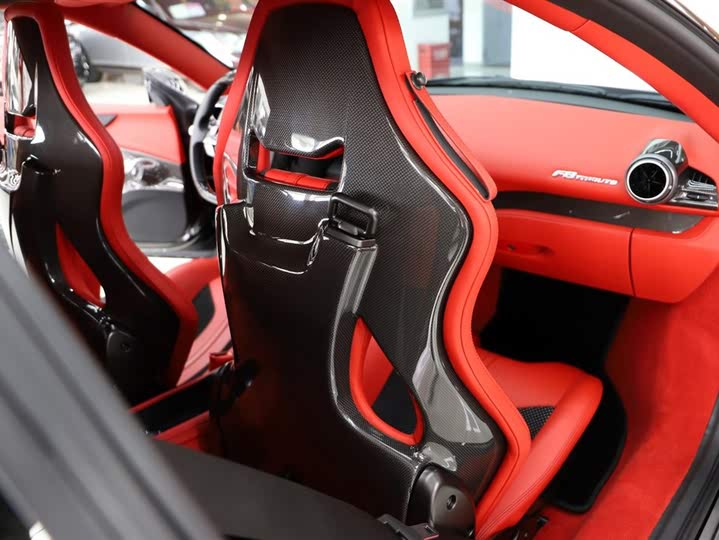 Фото 8 - Ferrari F8