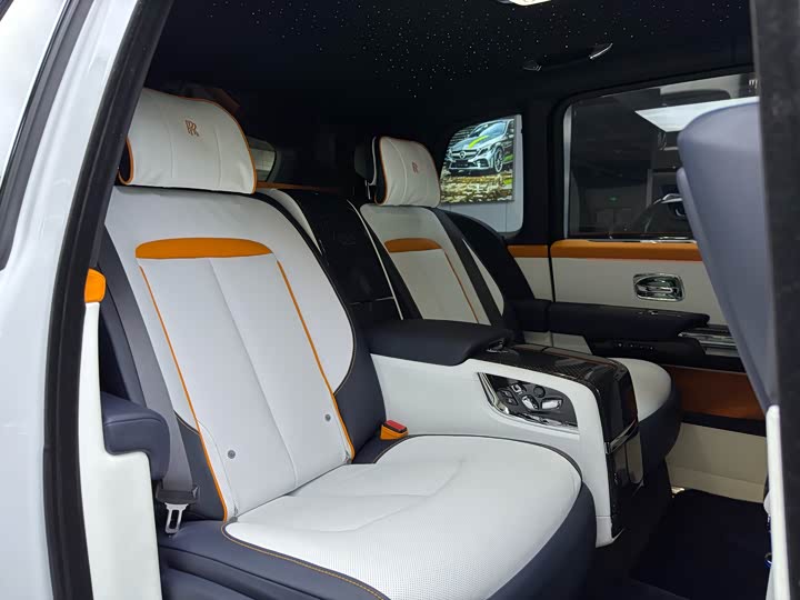 Фото 10 - Rolls-Royce Cullinan