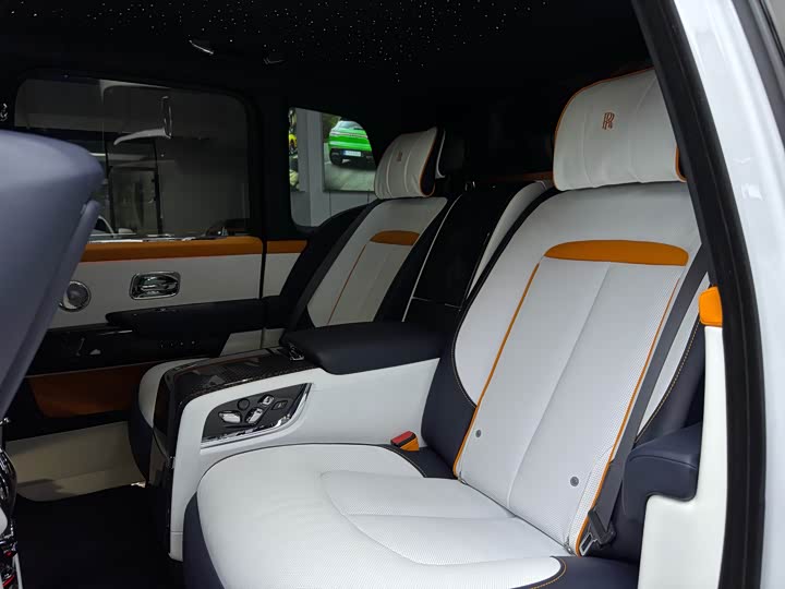 Фото 11 - Rolls-Royce Cullinan