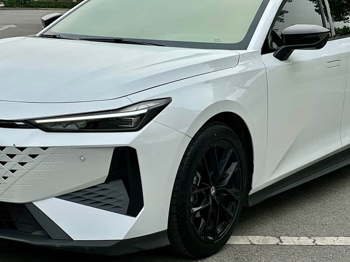 Фото 10 - Changan UNI-V