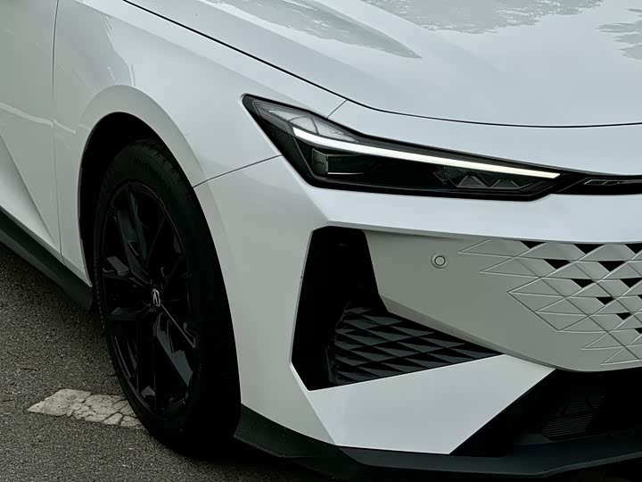 Фото 11 - Changan UNI-V