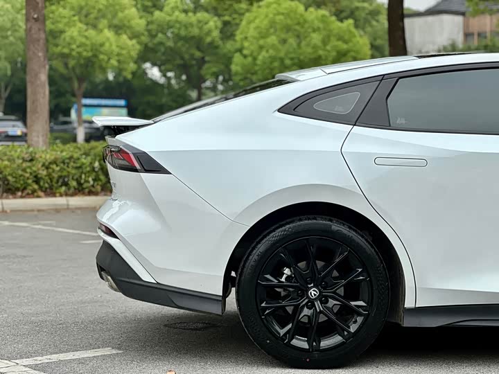 Фото 13 - Changan UNI-V