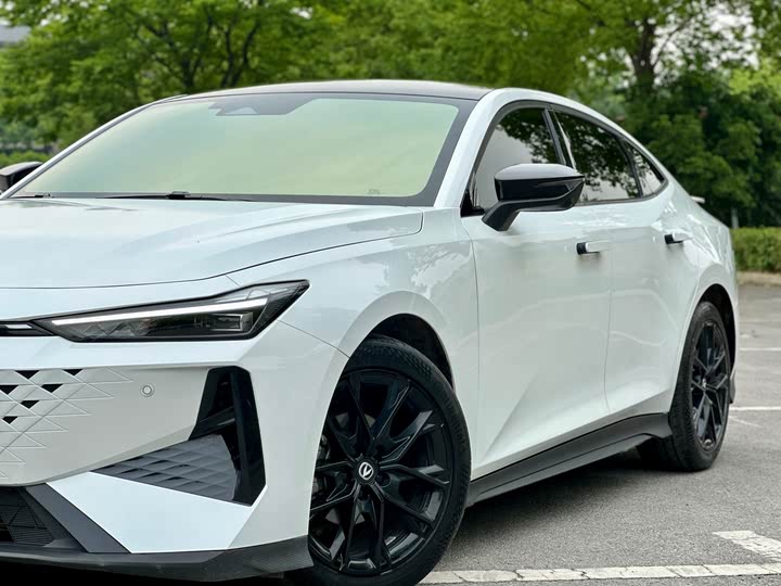 Фото 15 - Changan UNI-V