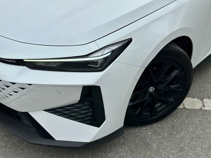 Фото 16 - Changan UNI-V