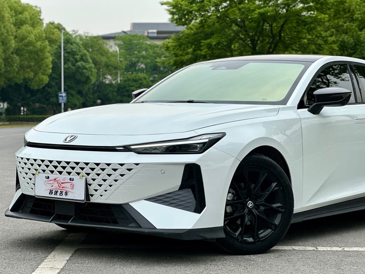 Фото 18 - Changan UNI-V